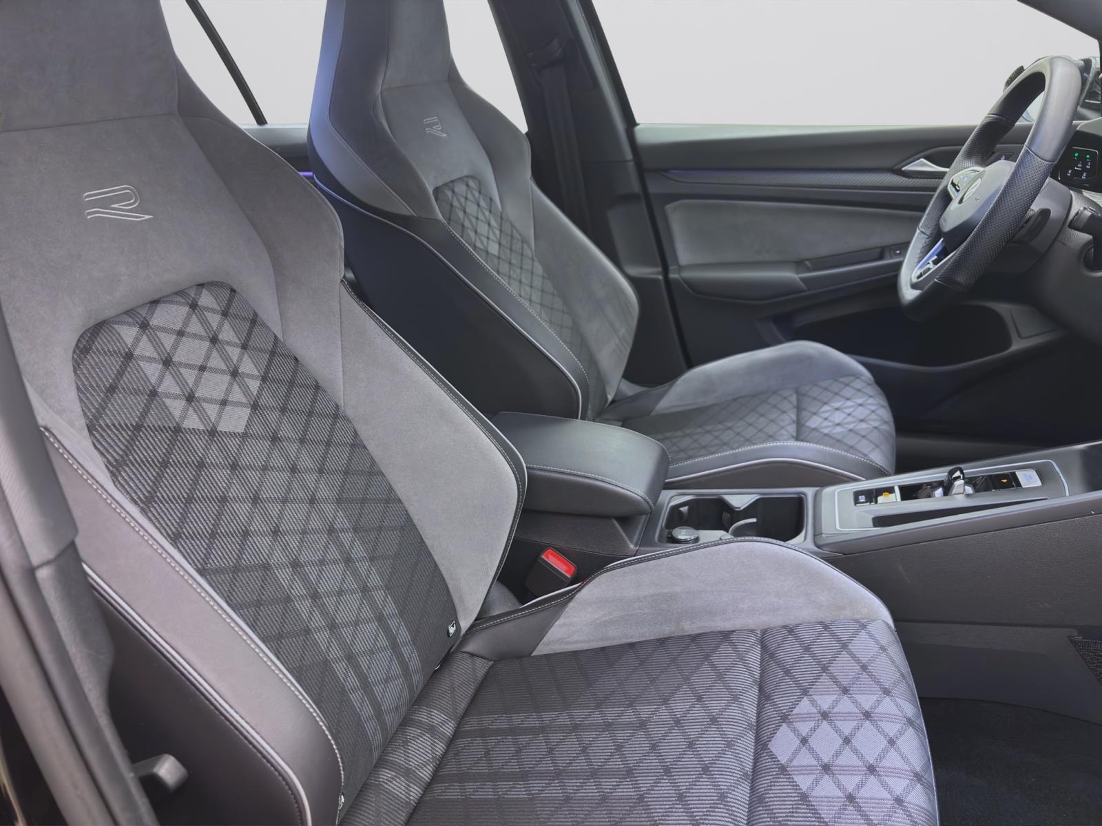Volkswagen Golf 1.5 eTSI DSG R-LINE NAVI ACC LED PDC