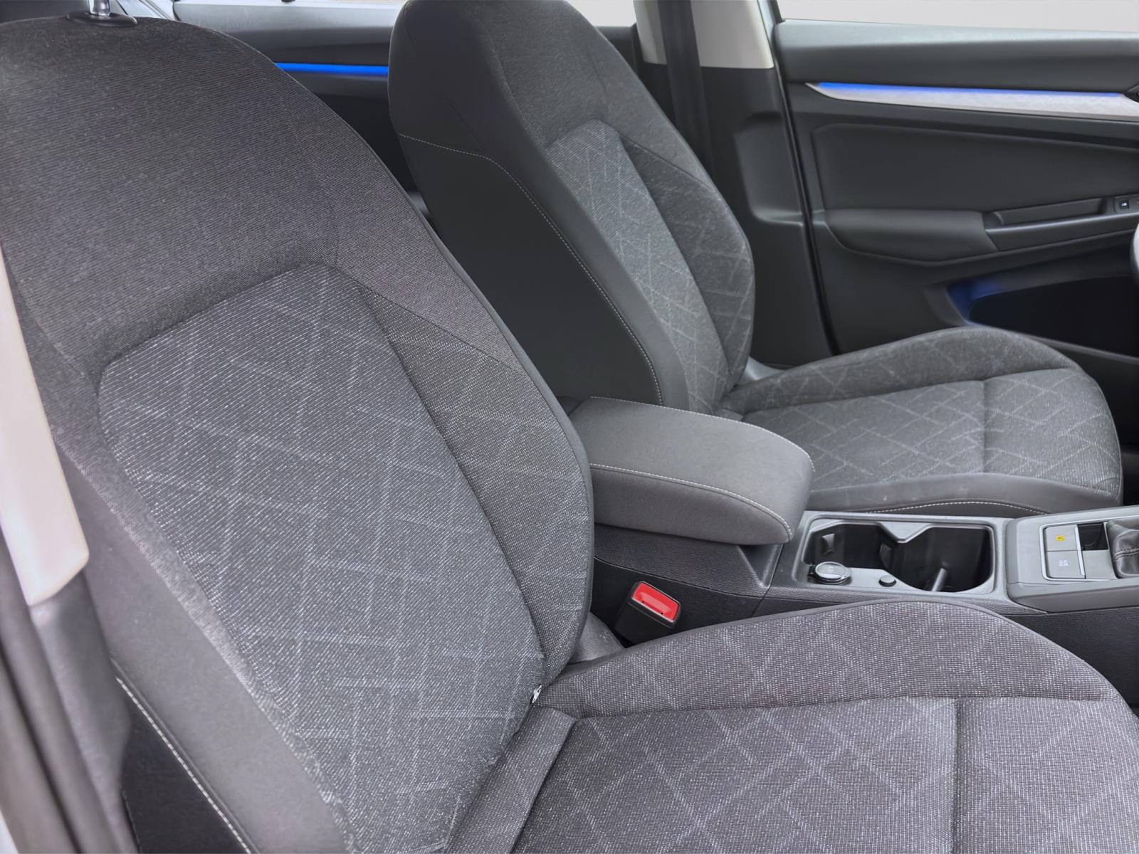 Volkswagen Golf 2.0 TDI LIFE NAVI PDC SITZHZG KLIMA
