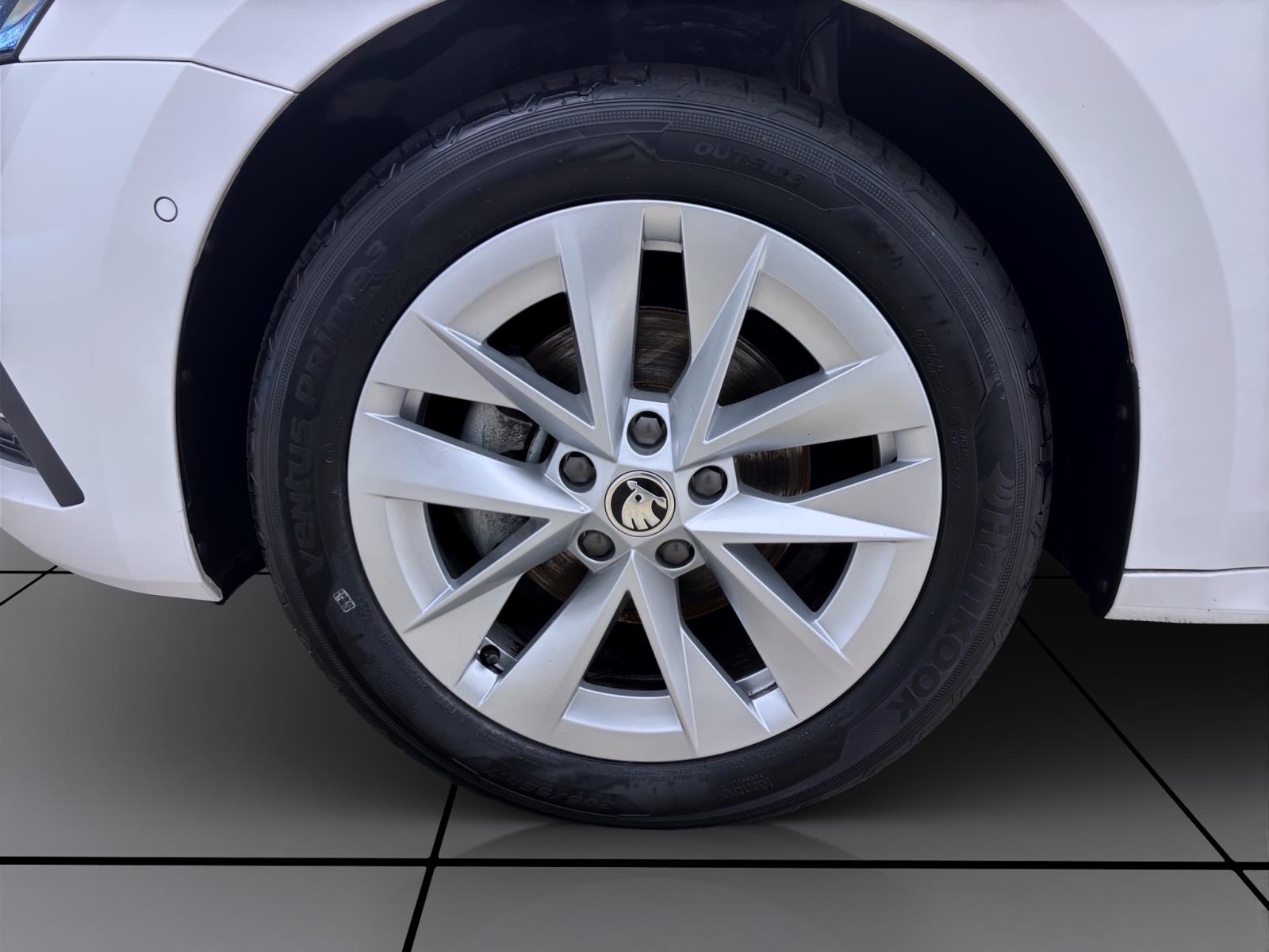 Skoda Octavia Combi 2.0 TDI DSG STYLE STANDHZG AHK NAVI