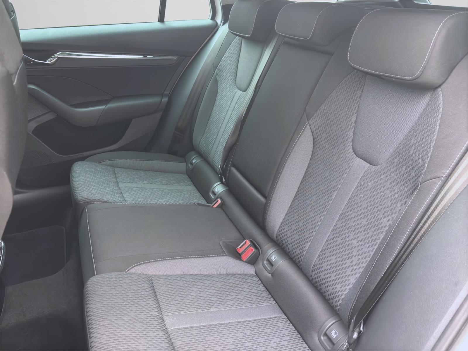 Skoda Octavia Combi 2.0 TDI DSG STYLE STANDHZG AHK NAVI