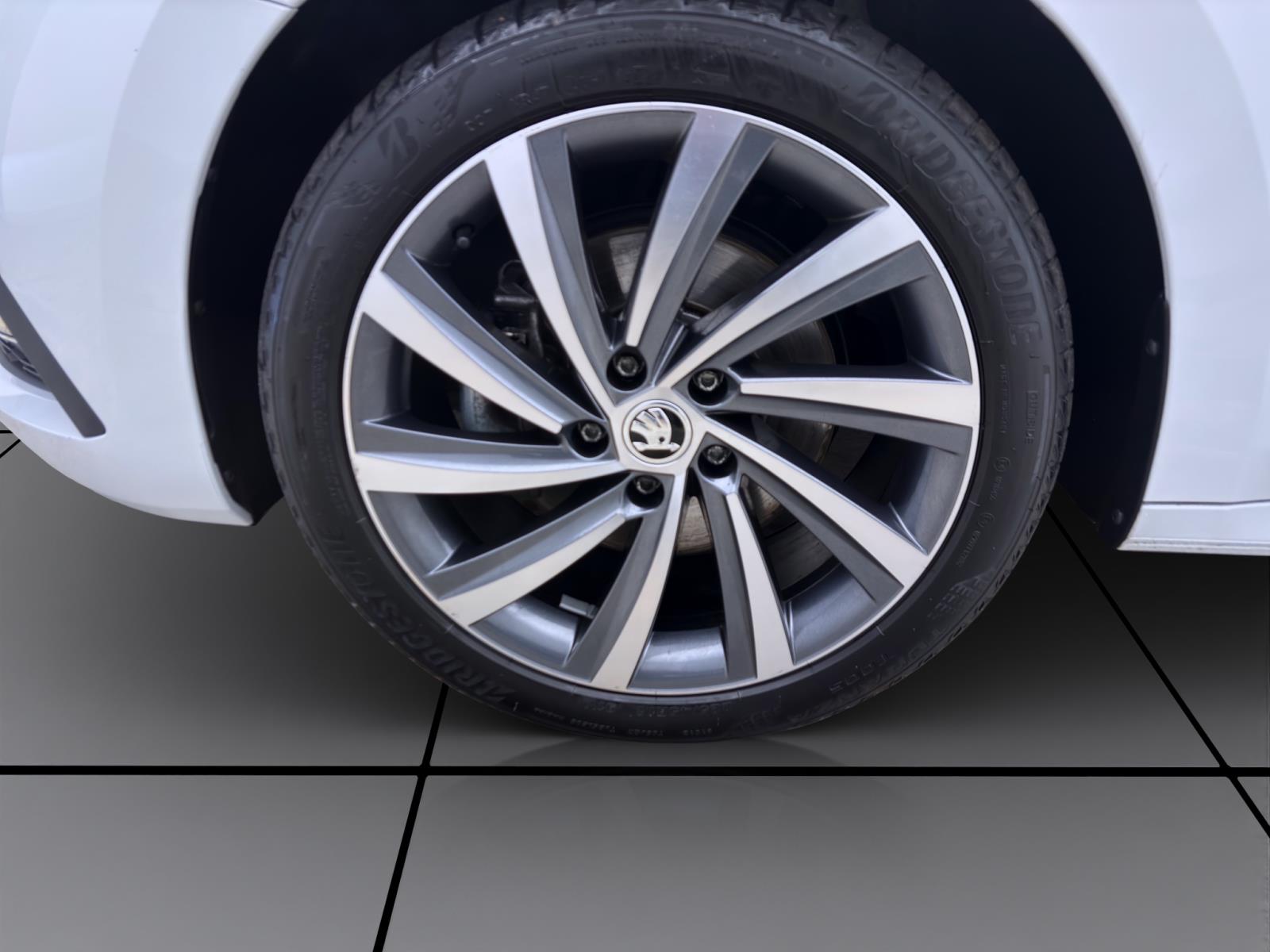 Skoda Octavia Combi 2.0 TDI DSG STYLE STANDHZG PANO AHK NAVI