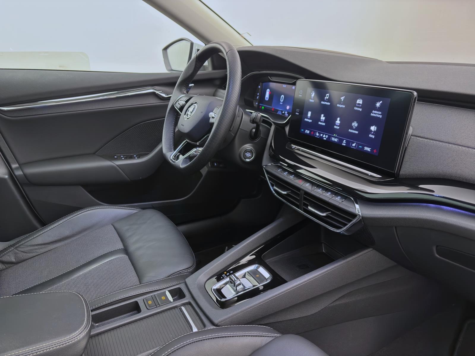 Skoda Octavia Combi 2.0 TDI DSG STYLE STANDHZG PANO AHK NAVI