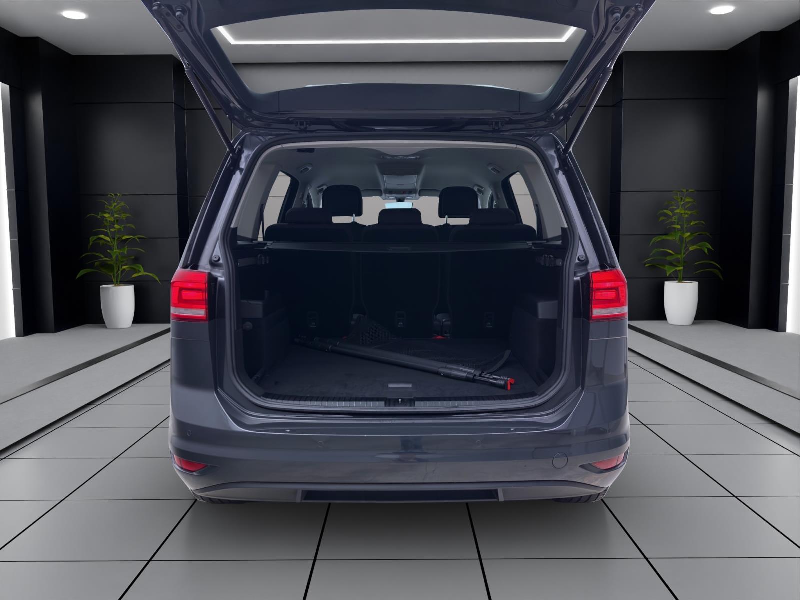 Volkswagen Touran 1.5 TSI DSG UNITED NAVI PDC KLIMA LM16