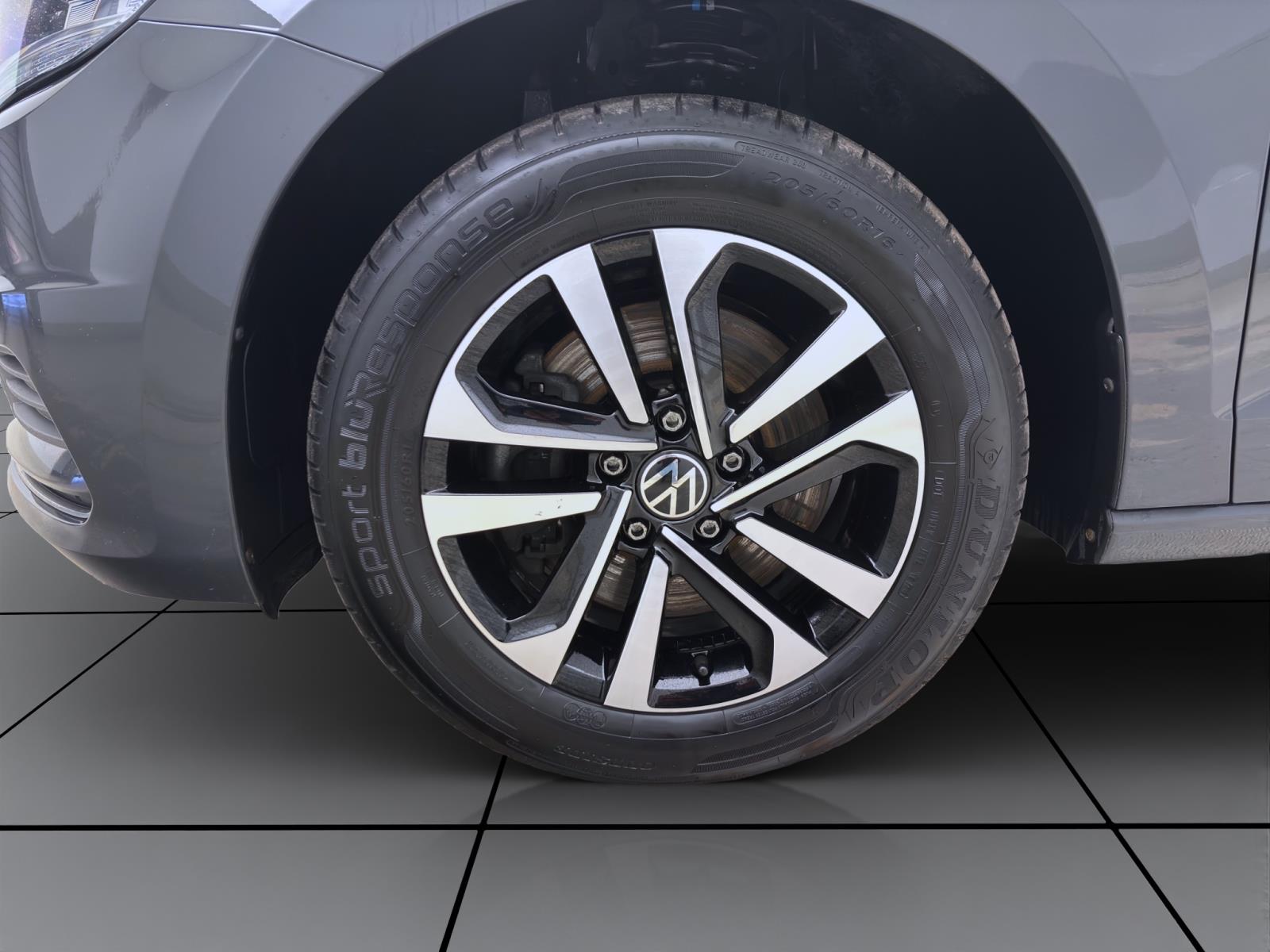 Volkswagen Touran 1.5 TSI DSG UNITED NAVI PDC KLIMA LM16