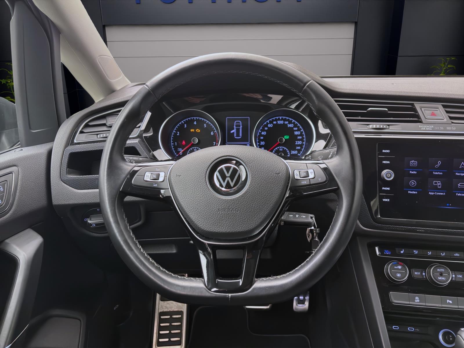 Volkswagen Touran 1.5 TSI DSG UNITED NAVI PDC KLIMA LM16