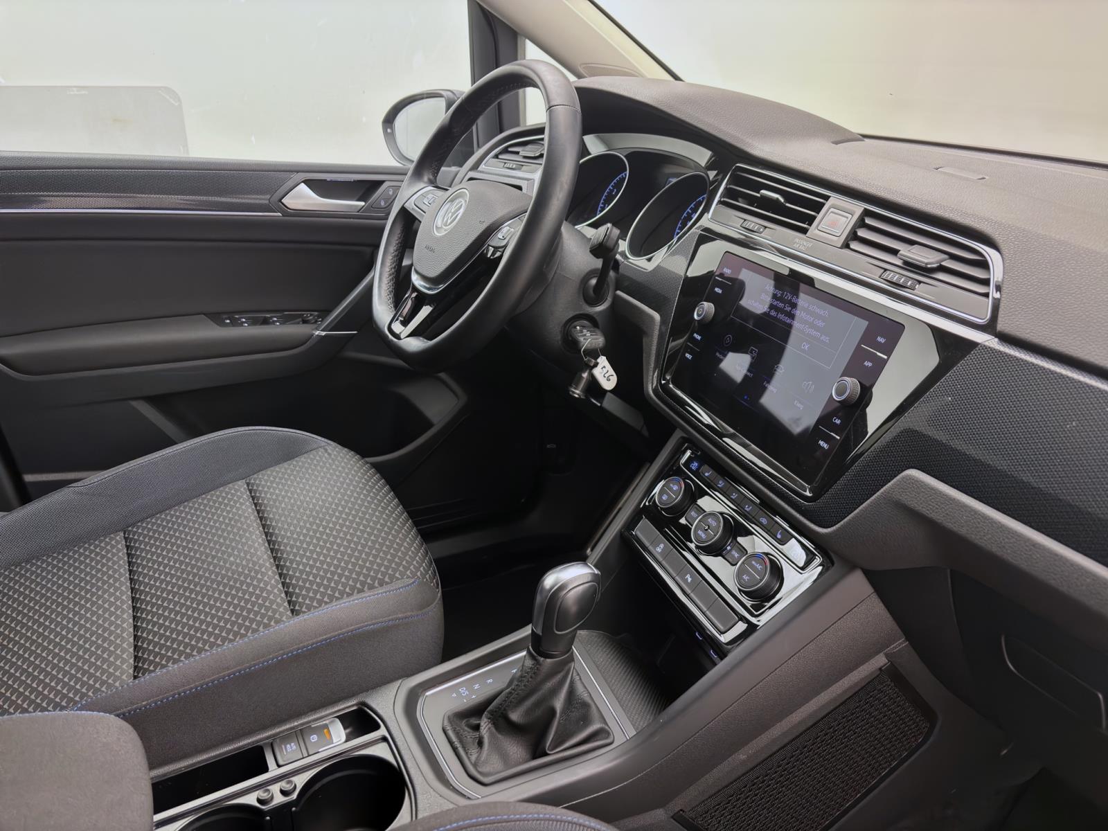 Volkswagen Touran 1.5 TSI DSG UNITED NAVI PDC KLIMA LM16
