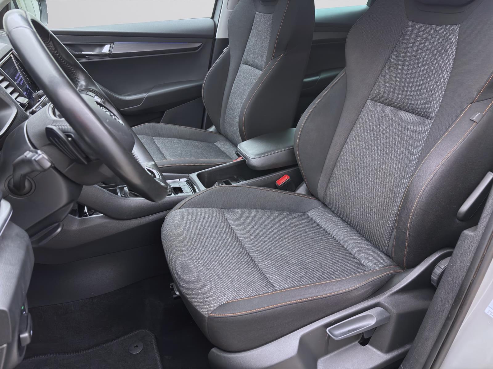 Skoda Karoq 2.0 TDI DSG 4x4 CLEVER NAVI AHK KAMERA PDC