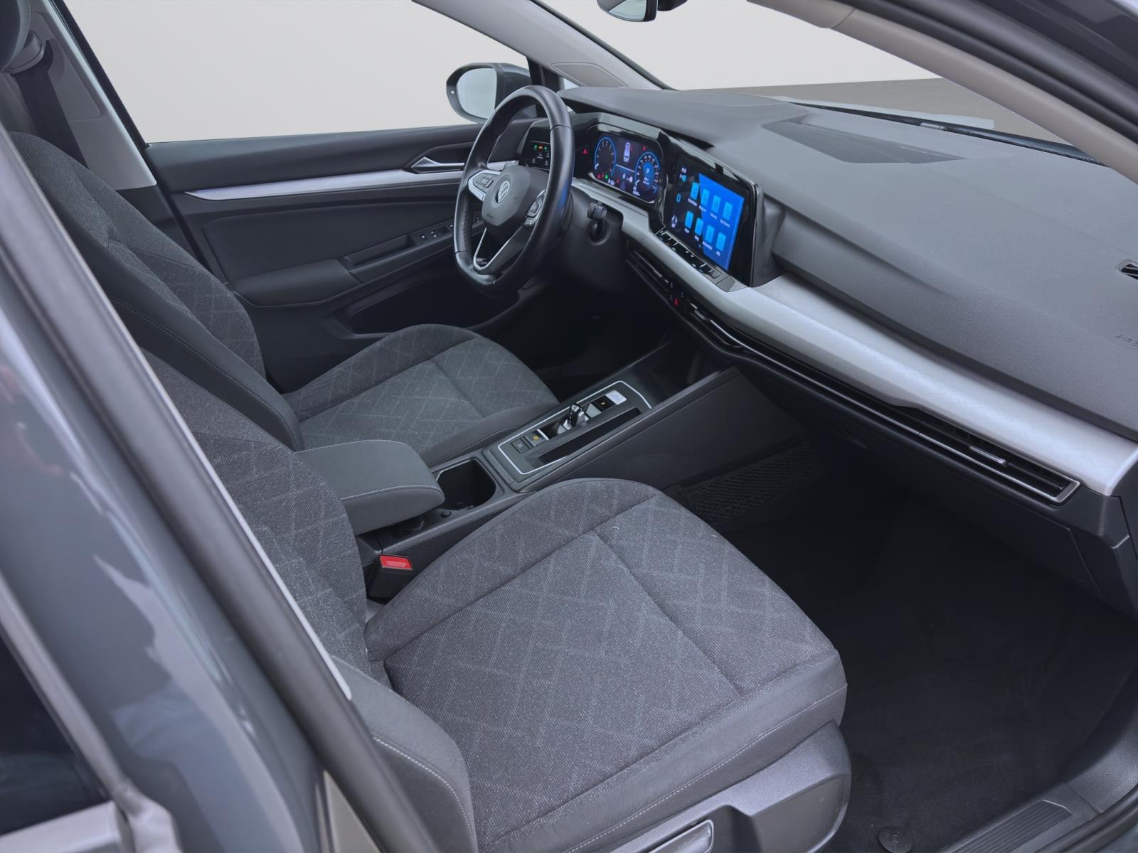 Volkswagen Golf Variant 1.0 eTSI DSG LIFE LM18 NAVI AHK KAMERA