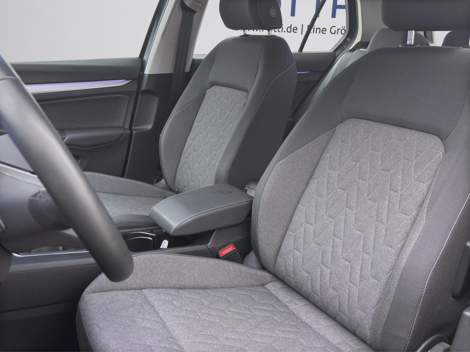 Volkswagen Golf 1.5 TSI LIFE AHK NAVI SITZHZG GRA