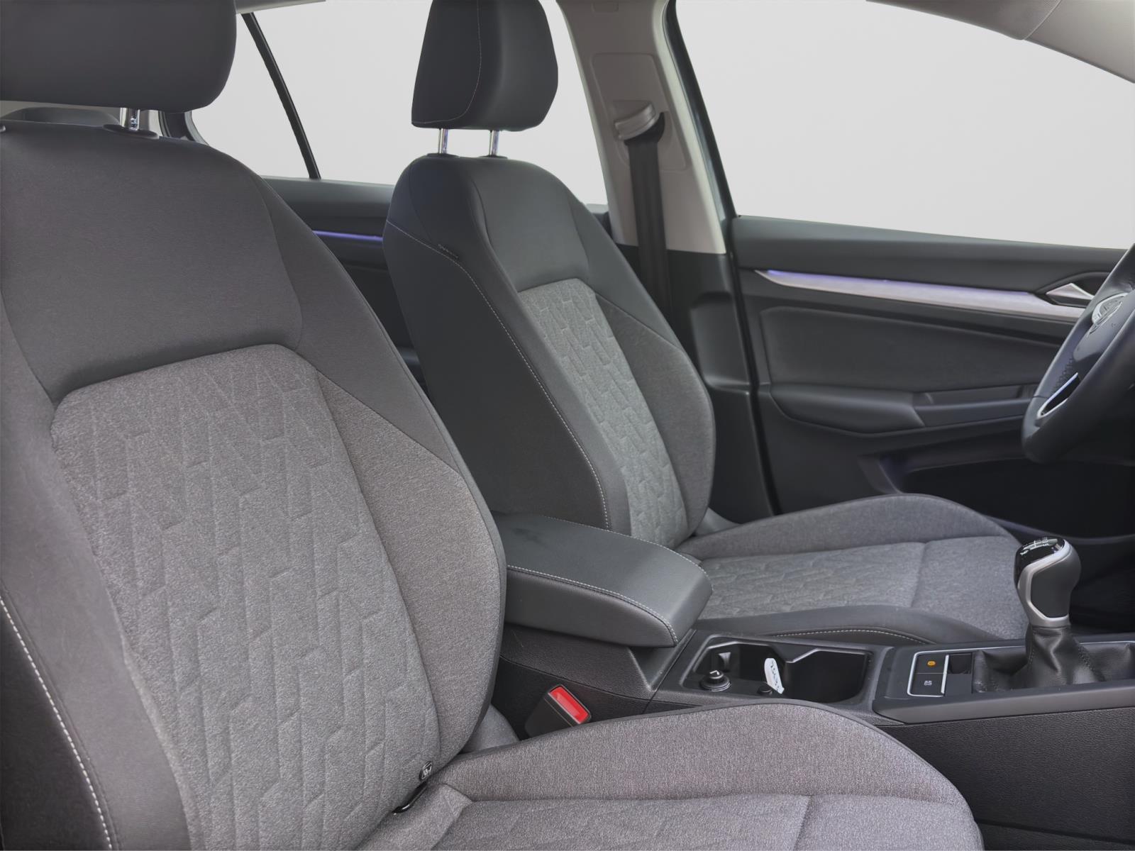 Volkswagen Golf 1.5 TSI LIFE AHK NAVI SITZHZG GRA