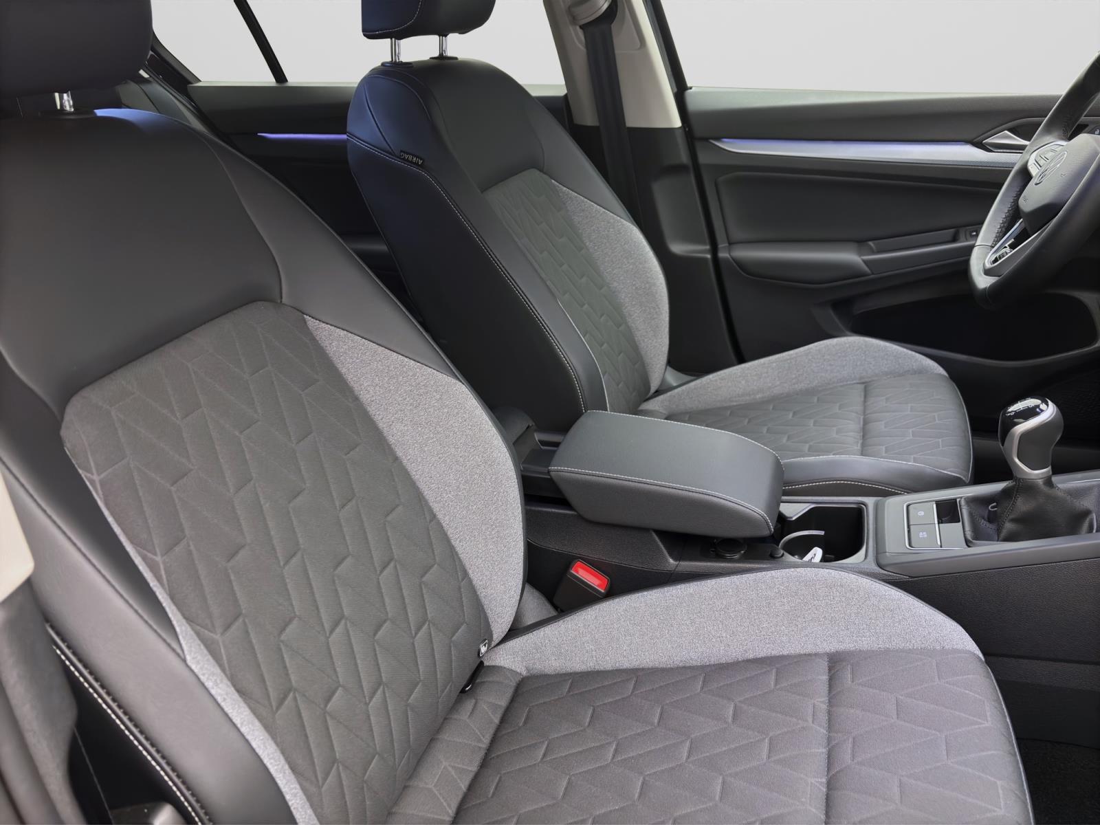 Volkswagen Golf 1.5 TSI GOAL NAVI AHK PDC LED