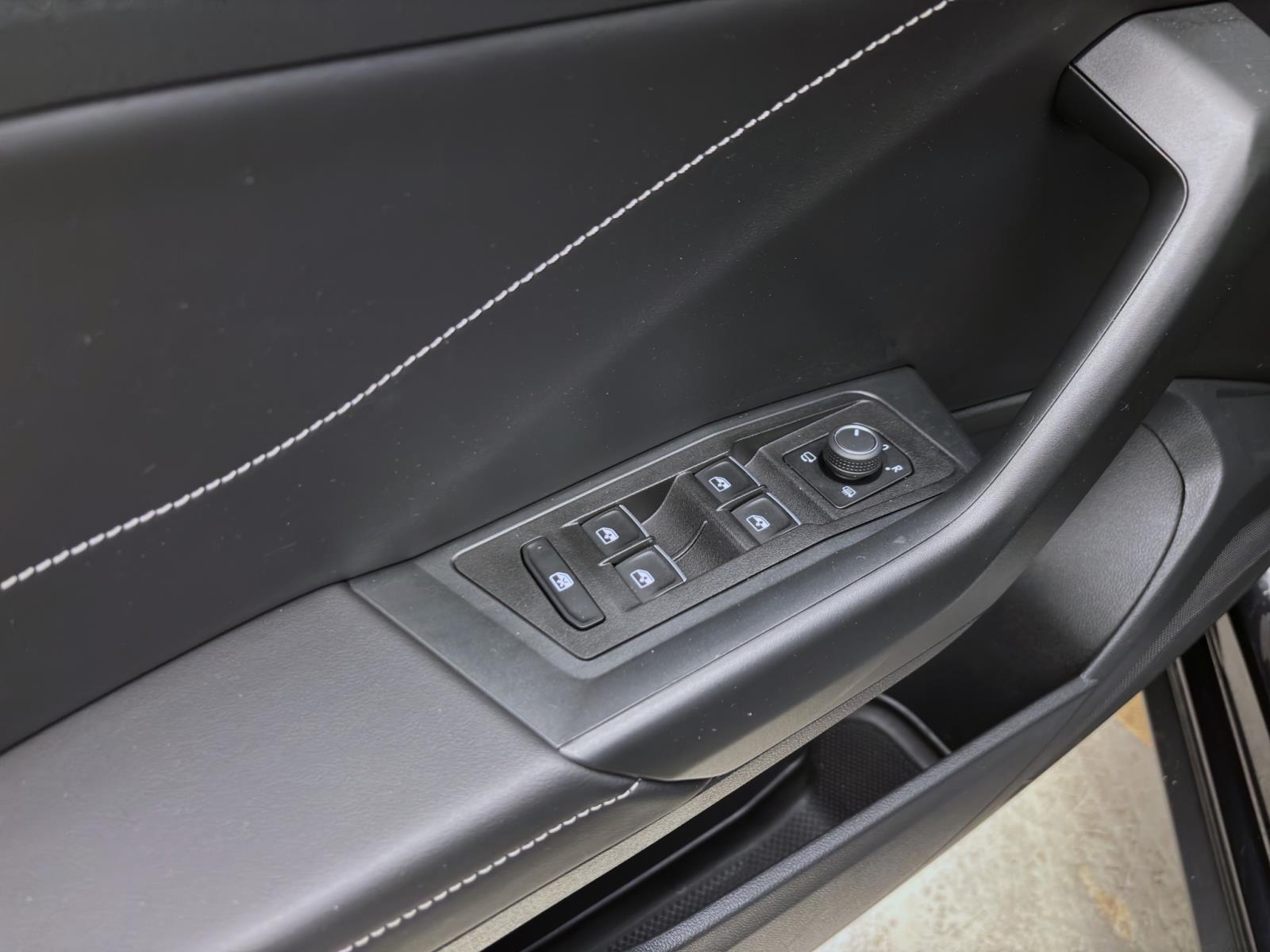Volkswagen T-Roc 2.0 TDI DSG R-LINE NAVI AHK KAMERA PDC