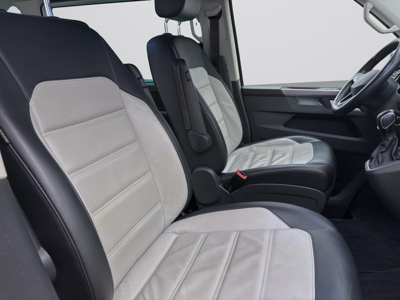 Volkswagen T6.1 Multivan 2.0 TDI DSG HIGHLINE KAMERA AHK NAVI ACC
