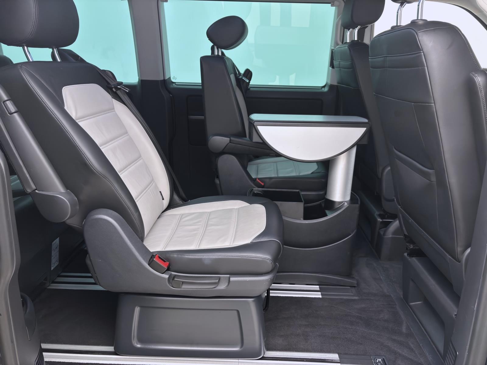 Volkswagen T6.1 Multivan 2.0 TDI DSG HIGHLINE KAMERA AHK NAVI ACC