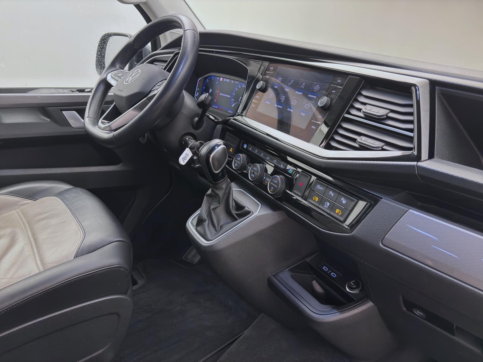 Volkswagen T6.1 Multivan 2.0 TDI DSG HIGHLINE KAMERA AHK NAVI ACC