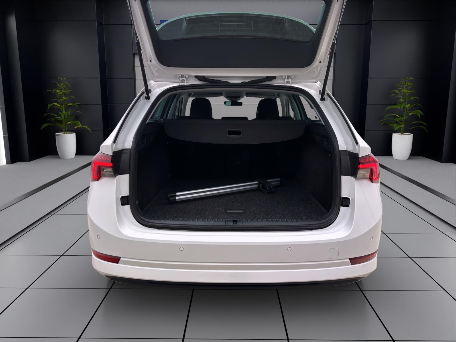 Skoda Octavia Combi 2.0 TDI STYLE NAVI KLIMA PDC LED