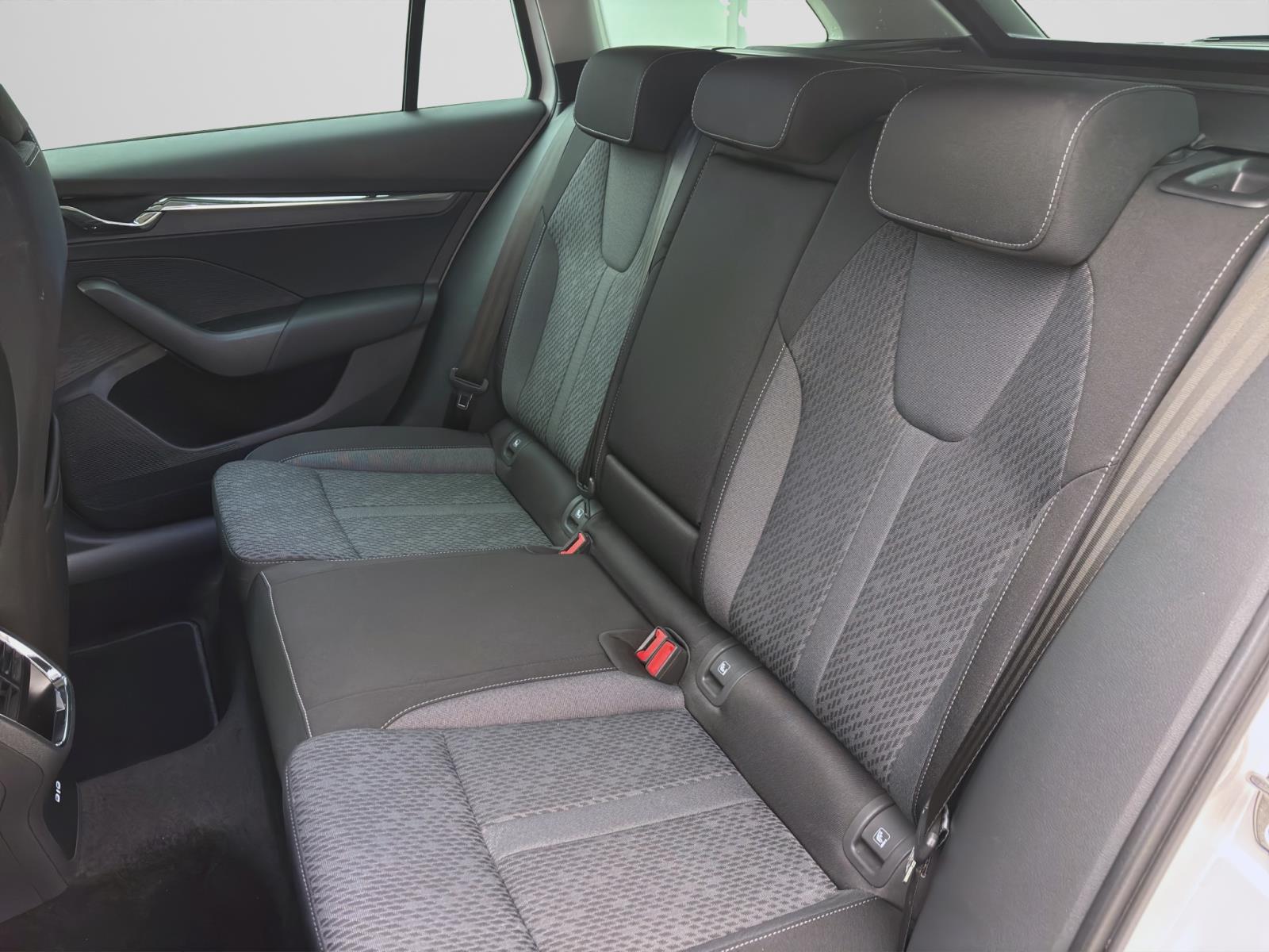 Skoda Octavia Combi 2.0 TDI STYLE NAVI KLIMA PDC LED