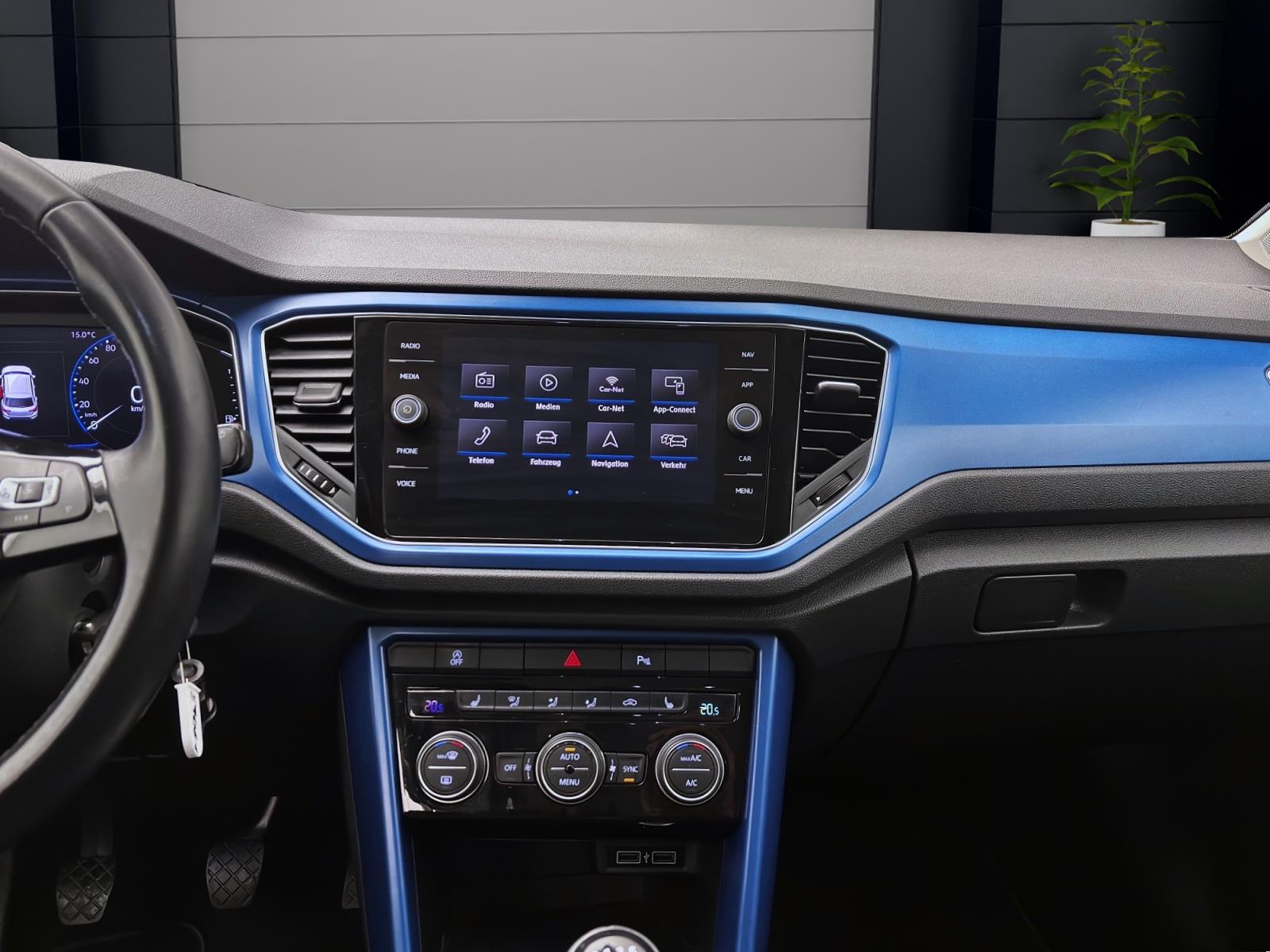 Volkswagen T-Roc 1.5 TSI STYLE NAVI PDC SITZHZG KLIMA