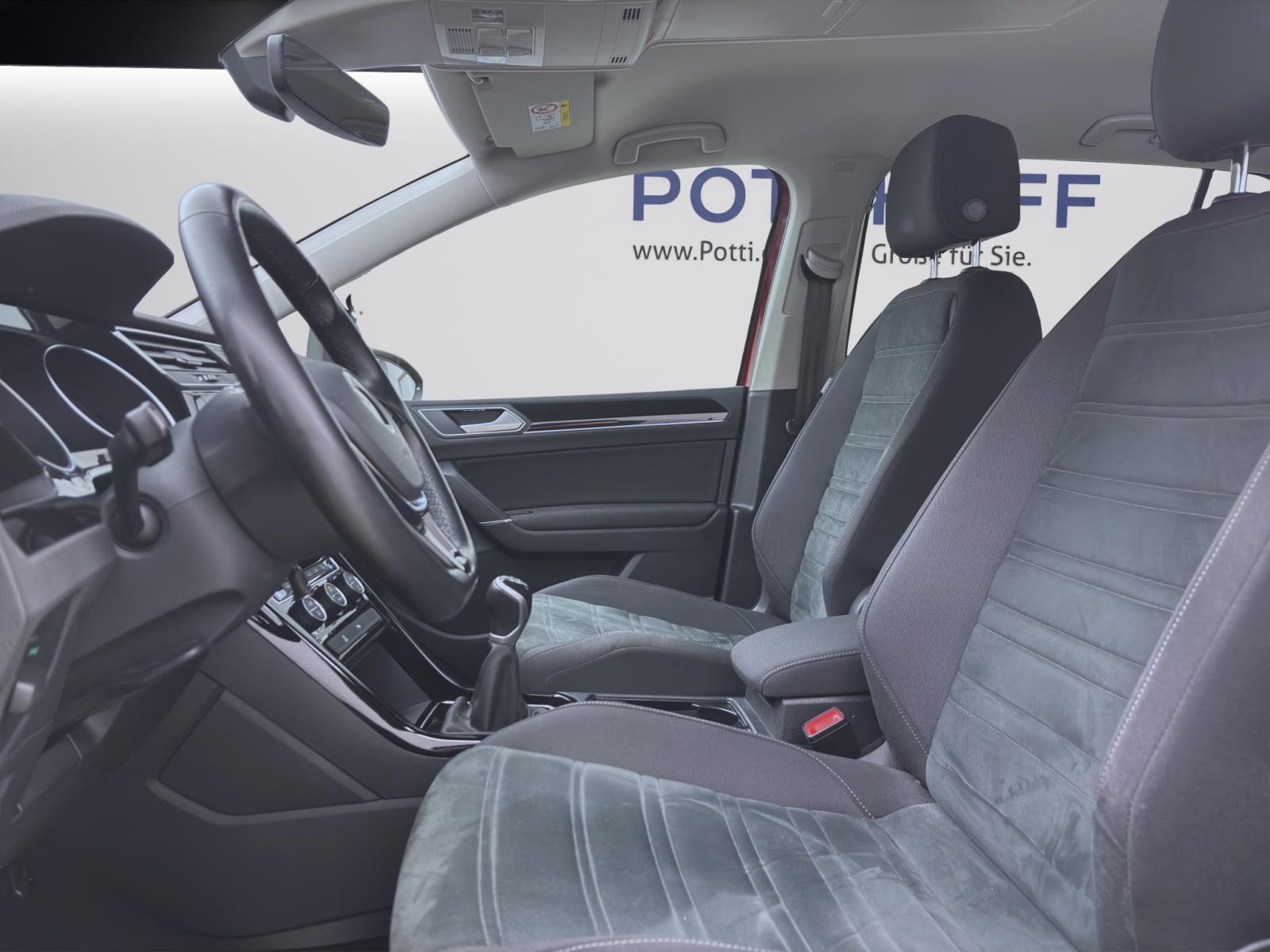 Volkswagen Touran 1.5 TSI HIGHLINE NAVI AHK KAMERA PDC