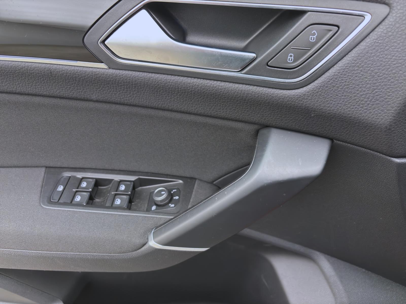 Volkswagen Touran 1.5 TSI HIGHLINE NAVI AHK KAMERA PDC