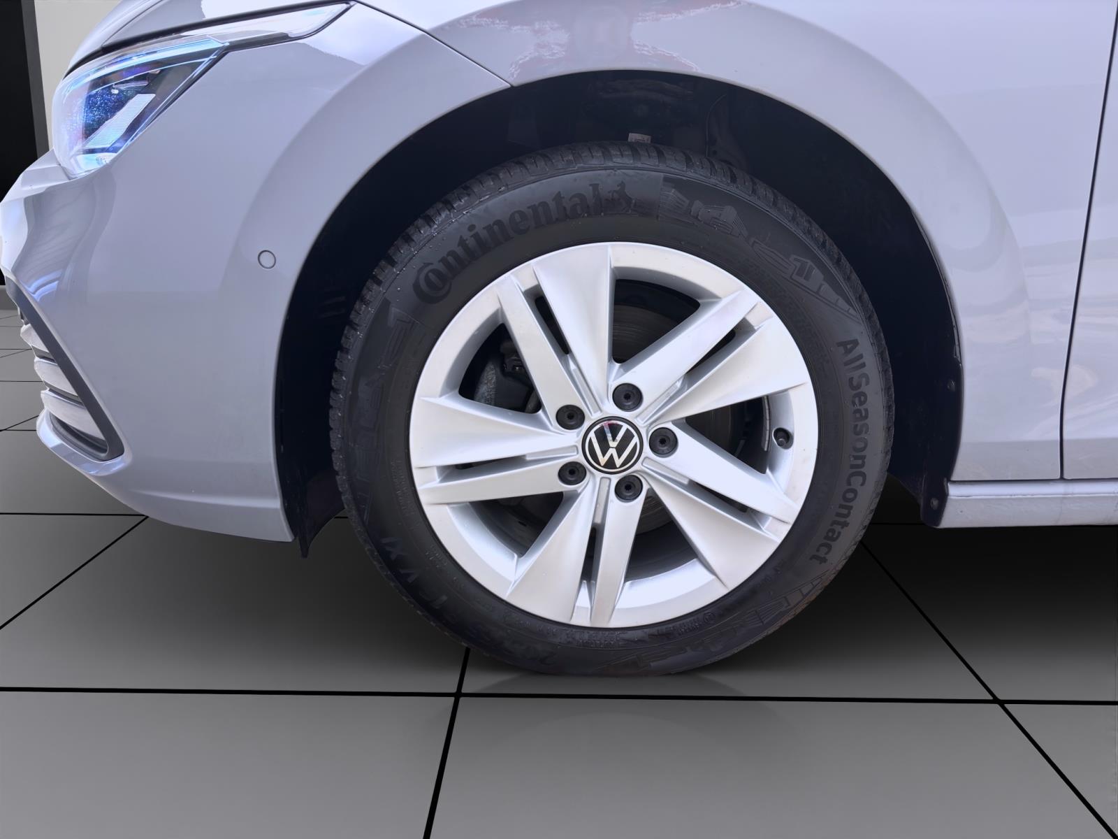 Volkswagen Golf 1.5 eTSI DSG LIFE NAVI KAMERA PDC KLIMA