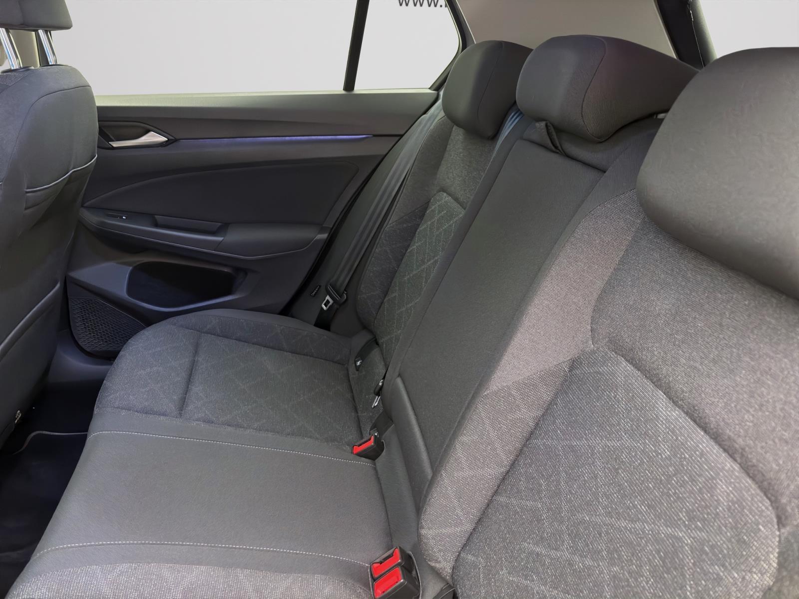 Volkswagen Golf 1.5 eTSI DSG LIFE NAVI KAMERA PDC KLIMA