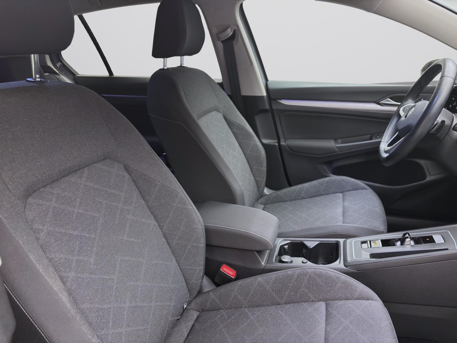 Volkswagen Golf 1.5 eTSI DSG LIFE NAVI KAMERA PDC KLIMA