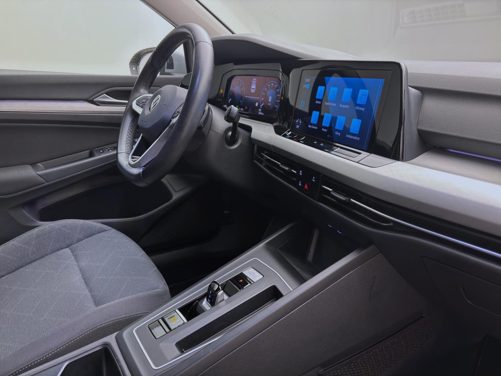Volkswagen Golf 1.5 eTSI DSG LIFE NAVI KAMERA PDC KLIMA