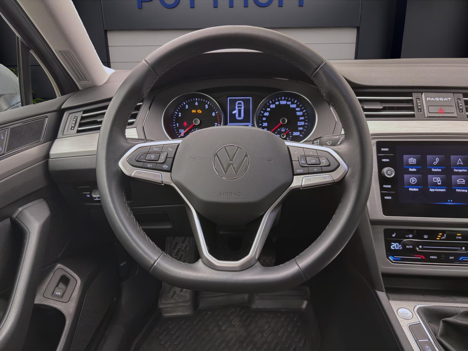 Volkswagen Passat Variant 1.5 TSI NAVI KAMERA SITZHZG PDC