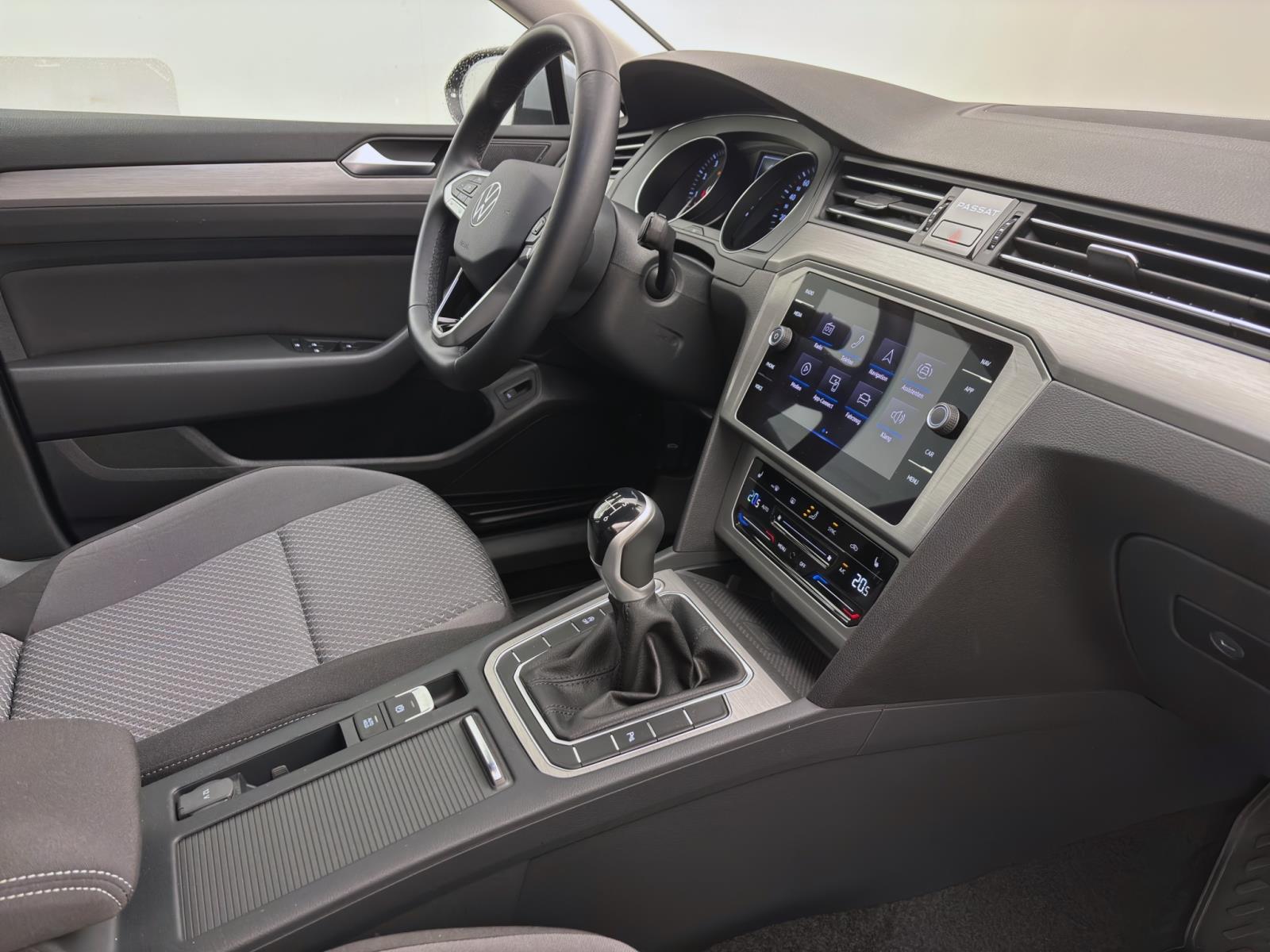 Volkswagen Passat Variant 1.5 TSI NAVI KAMERA SITZHZG PDC