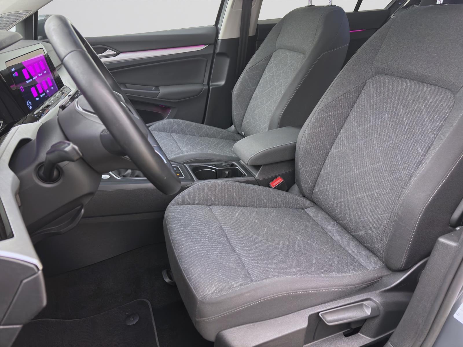 Volkswagen Golf 1.5 TSI LIFE IQ.LIGHT NAVI SITZHZG