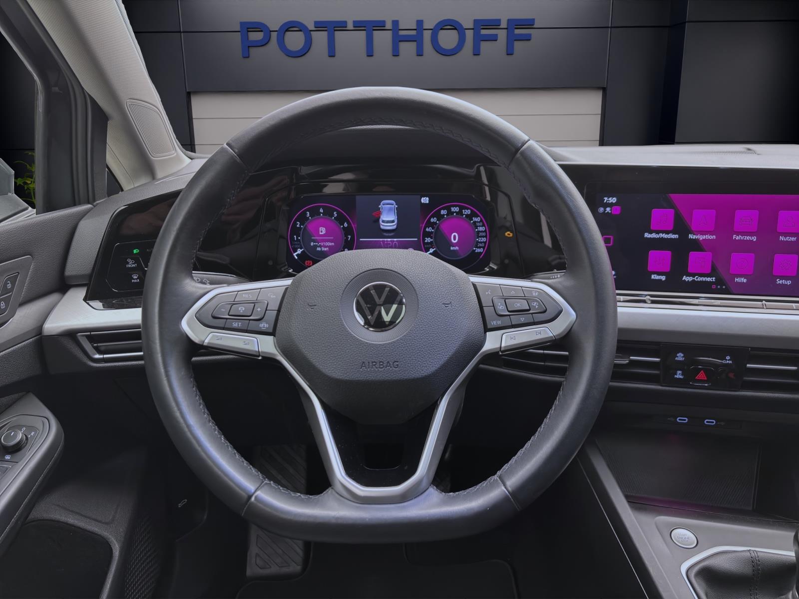 Volkswagen Golf 1.5 TSI LIFE IQ.LIGHT NAVI SITZHZG