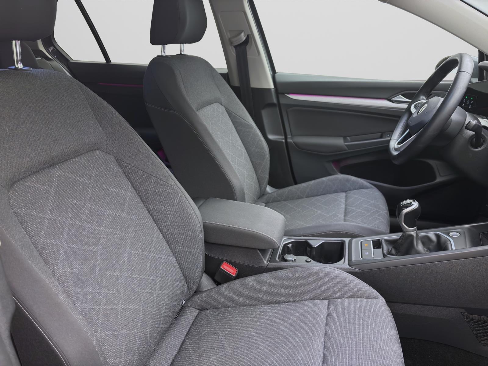 Volkswagen Golf 1.5 TSI LIFE IQ.LIGHT NAVI SITZHZG