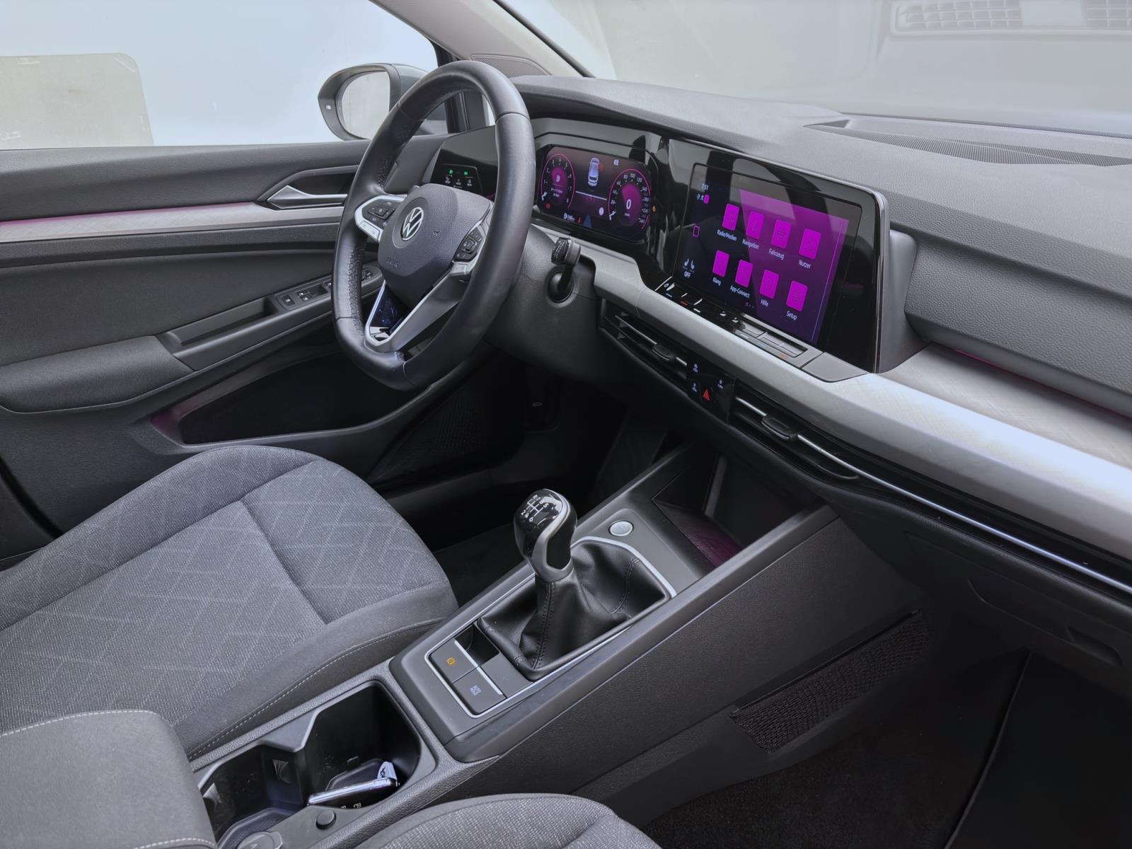Volkswagen Golf 1.5 TSI LIFE IQ.LIGHT NAVI SITZHZG