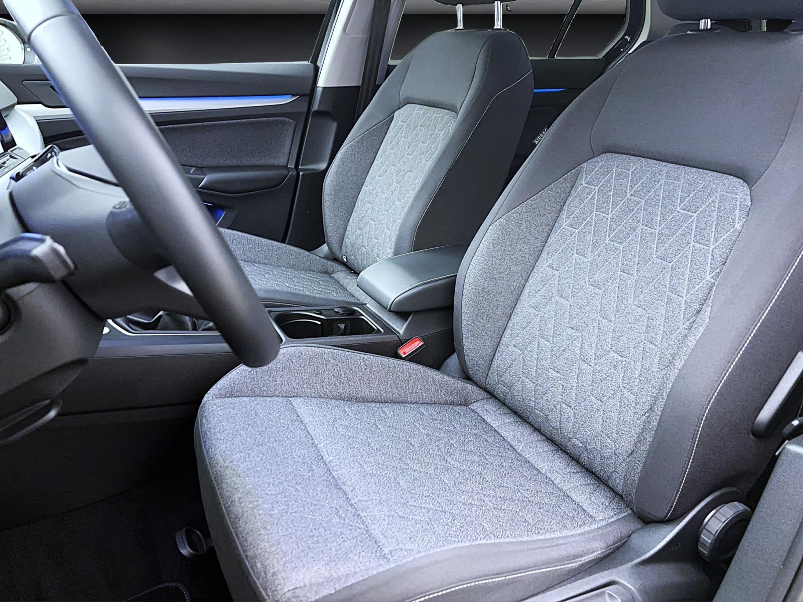 Volkswagen Golf 1.5 TSI MOVE NAVI LED ACC SITZHZG