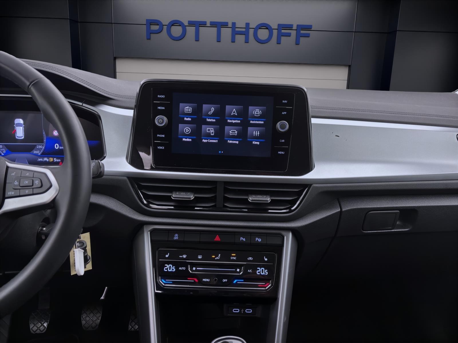 Volkswagen T-Roc 1.0 TSI LIFE NAVI KLIMA PDC LED