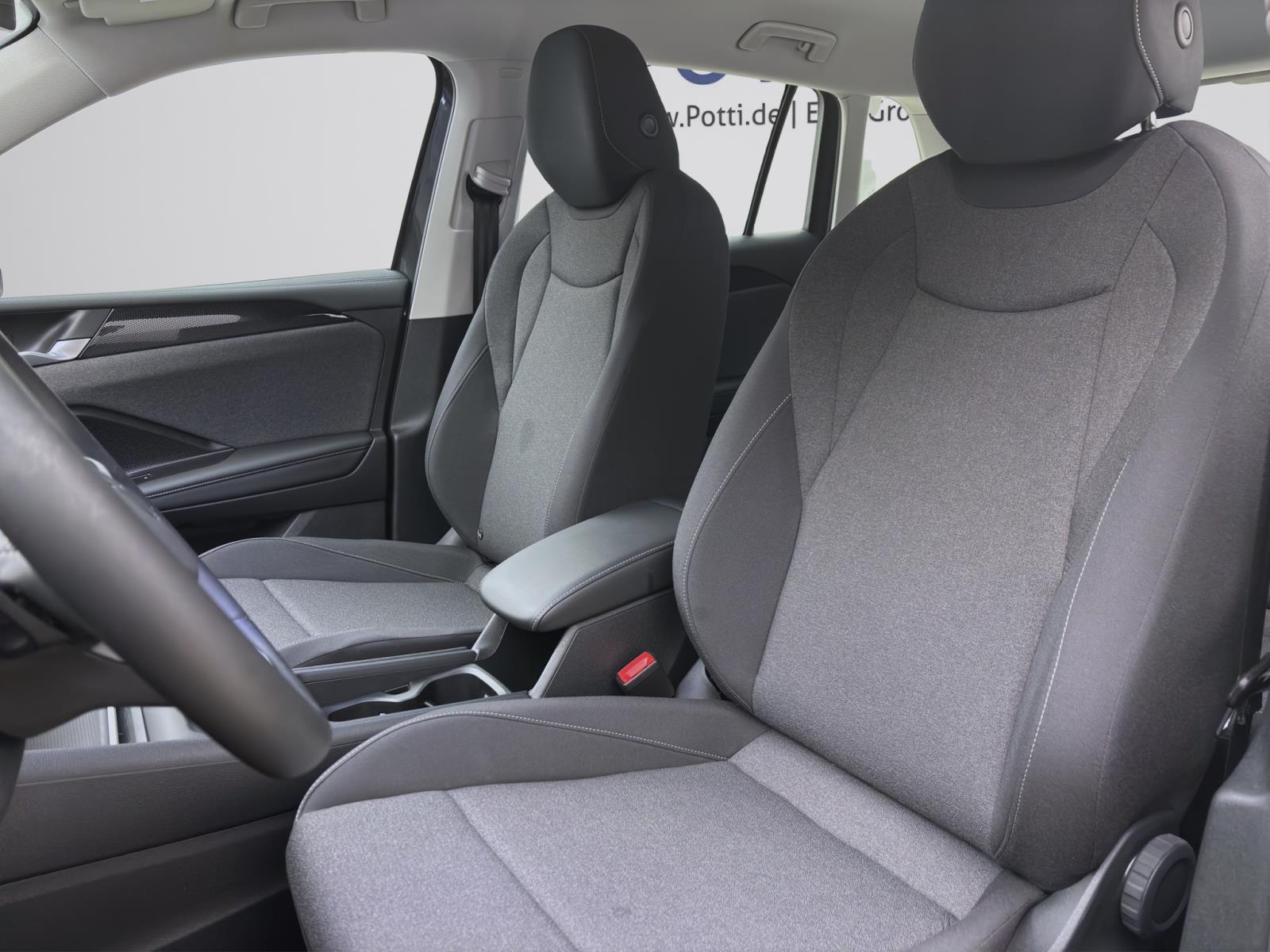 Volkswagen Tiguan 1.5 eTSI DSG NAVI AHK KAMERA PDC