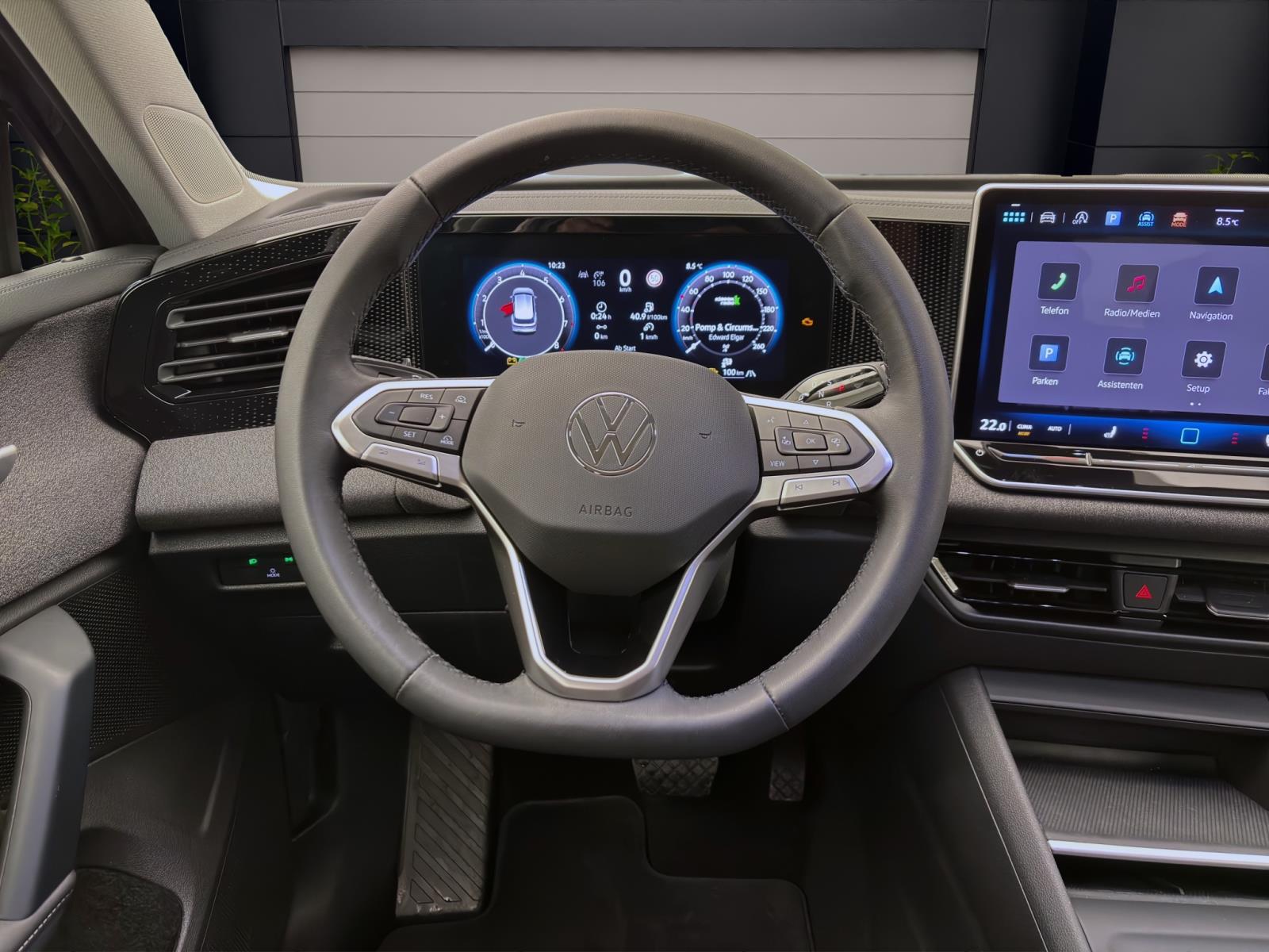 Volkswagen Tiguan 1.5 eTSI DSG NAVI AHK KAMERA PDC