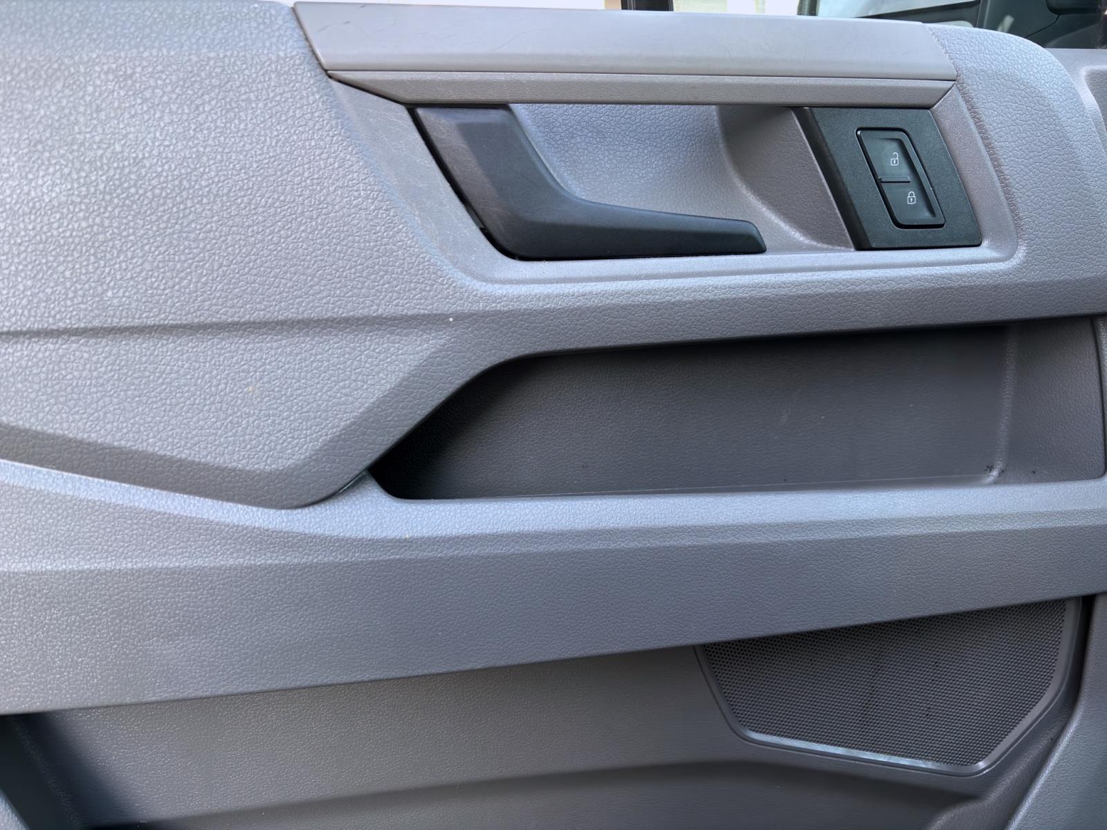 Volkswagen Crafter Kasten 30 TDI MITTEL ND BLUETOOTH DOPPELSITBANK