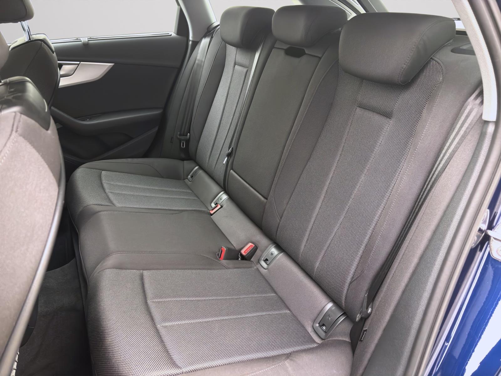 Audi A4 Avant 35 TDI BUSINESS STDHZG LM17 NAVI PDC