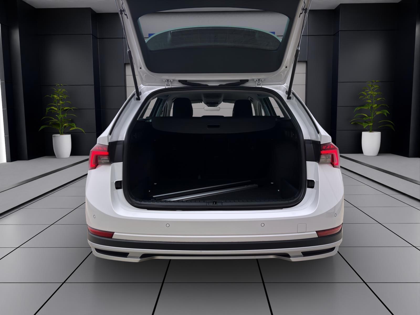 Skoda Octavia Combi 1.5 eTSI DSG SCOUT LM18 NAVI MATRIX PDC
