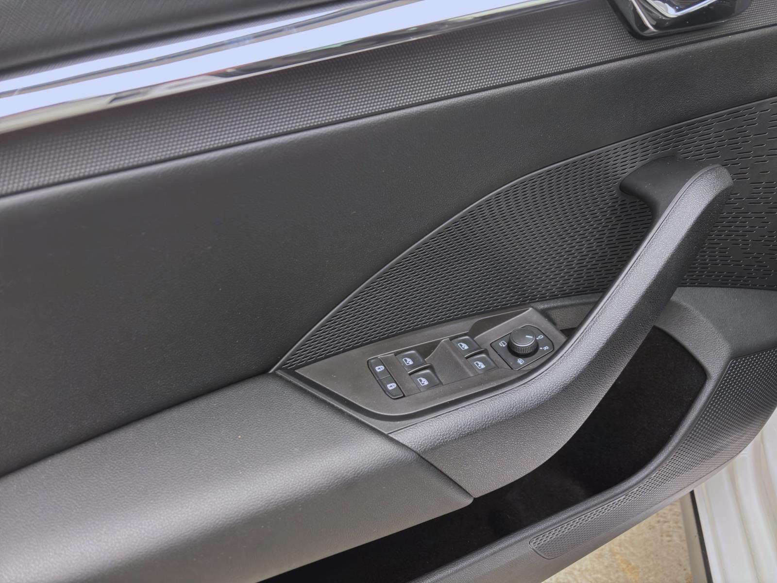 Skoda Octavia Combi 1.5 eTSI DSG SCOUT LM18 NAVI MATRIX PDC