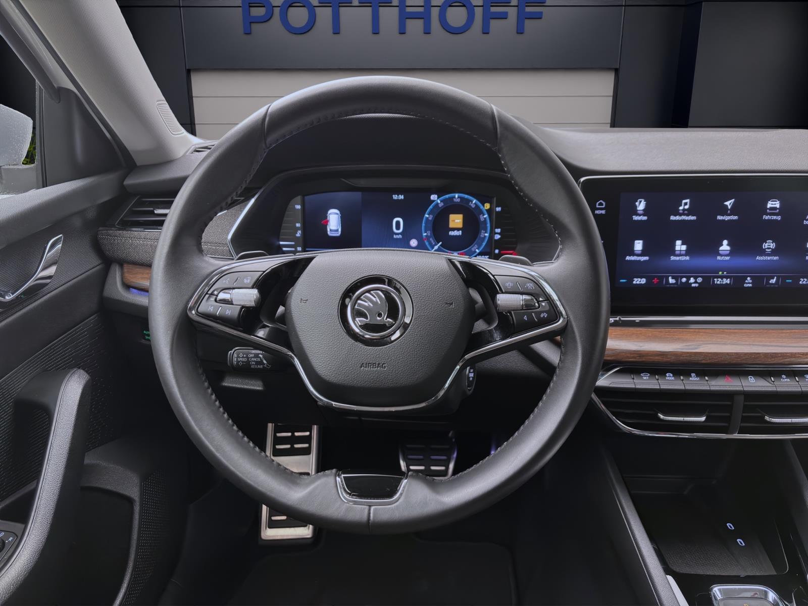 Skoda Octavia Combi 1.5 eTSI DSG SCOUT LM18 NAVI MATRIX PDC