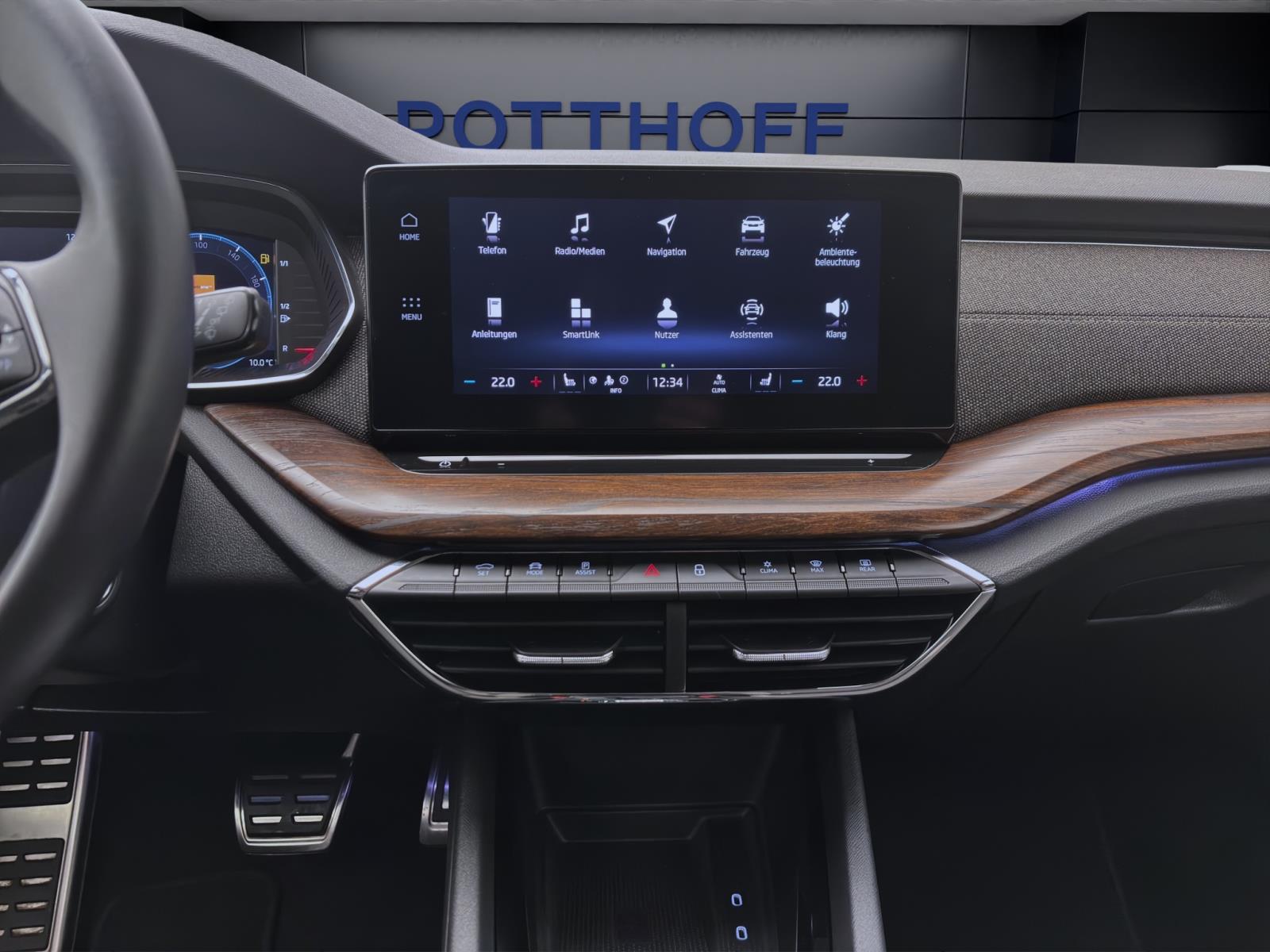 Skoda Octavia Combi 1.5 eTSI DSG SCOUT LM18 NAVI MATRIX PDC