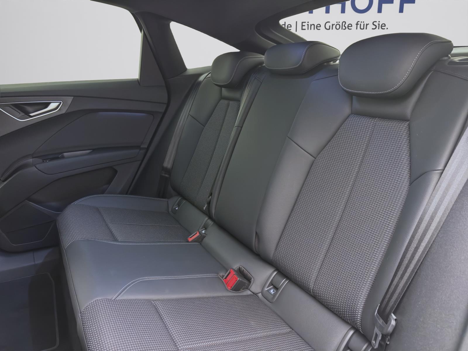 Audi Q4 e-tron Sportback 45 PDC KAMERA NAVI LM20