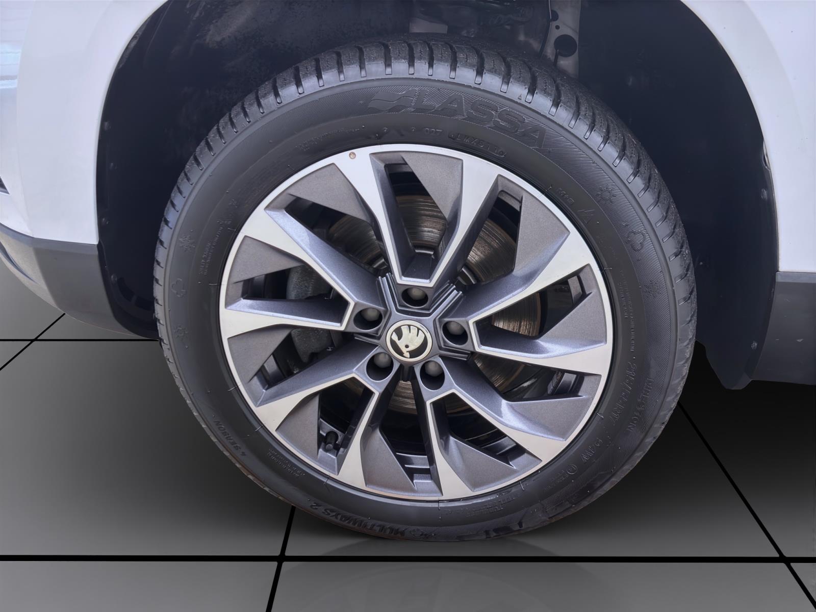 Skoda Karoq 2.0 TDI DSG 4x4 DRIVE 125 NAVI KAMERA ACC PDC