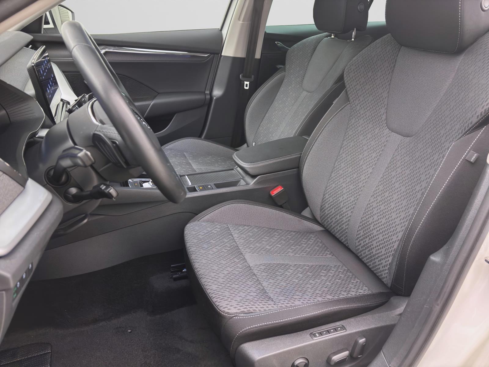 Skoda Octavia Combi 2.0 TDI DSG STYLE NAVI AHK PDC ACC