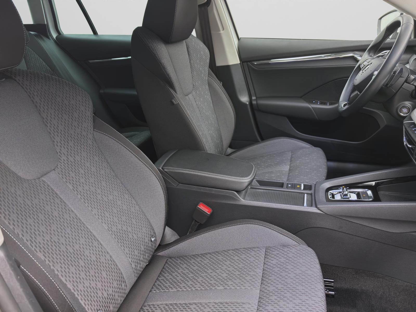 Skoda Octavia Combi 2.0 TDI DSG STYLE NAVI AHK PDC ACC