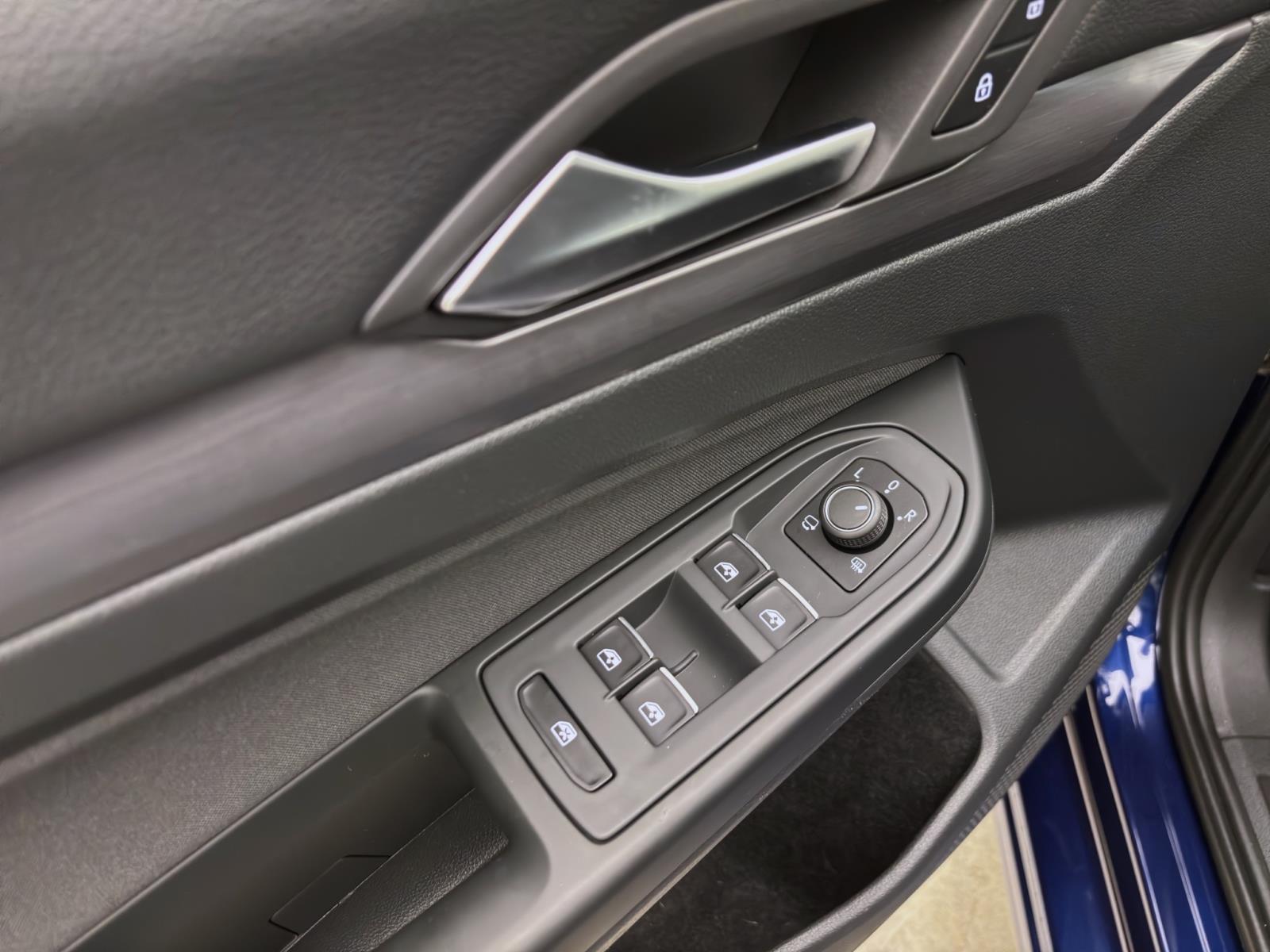 Volkswagen Golf 1.5 eTSI DSG STYLE NAVI IQ.LIGHT KAMERA