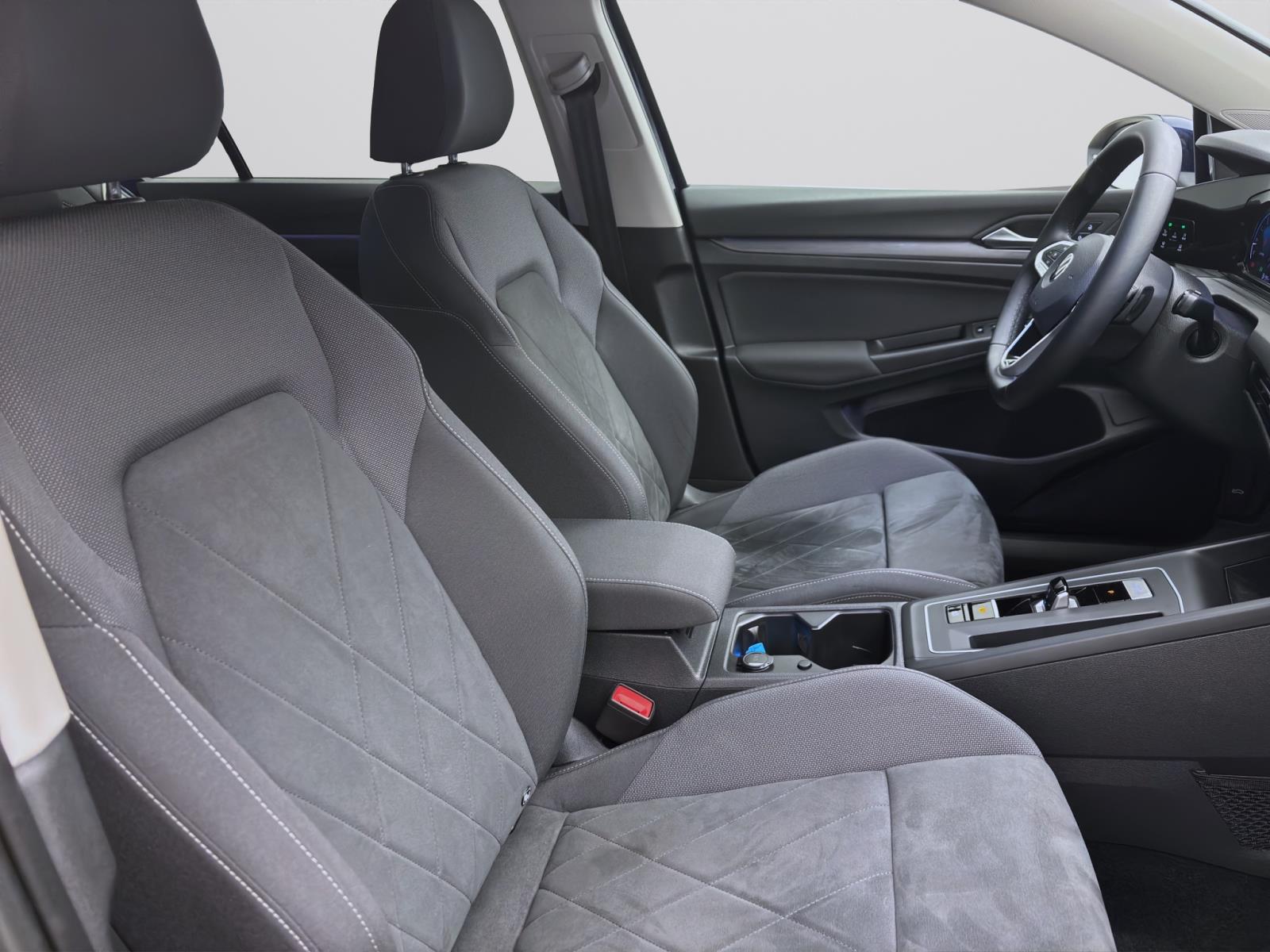 Volkswagen Golf 1.5 eTSI DSG STYLE NAVI IQ.LIGHT KAMERA